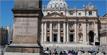 Il brevetto o motto di sant'Antonio inscritto sull'obelisco di Piazza San Pietro, Roma