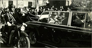 Preghiera di Giovanni XXIII per la guida stradale e i viaggi. Nell'immagine: Sua Santità Giovanni XXIII in visita al Santuario mariano di Loreto (1962)